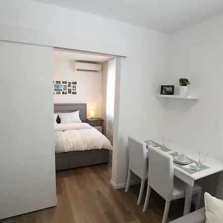 Elegant W/parking Apartment